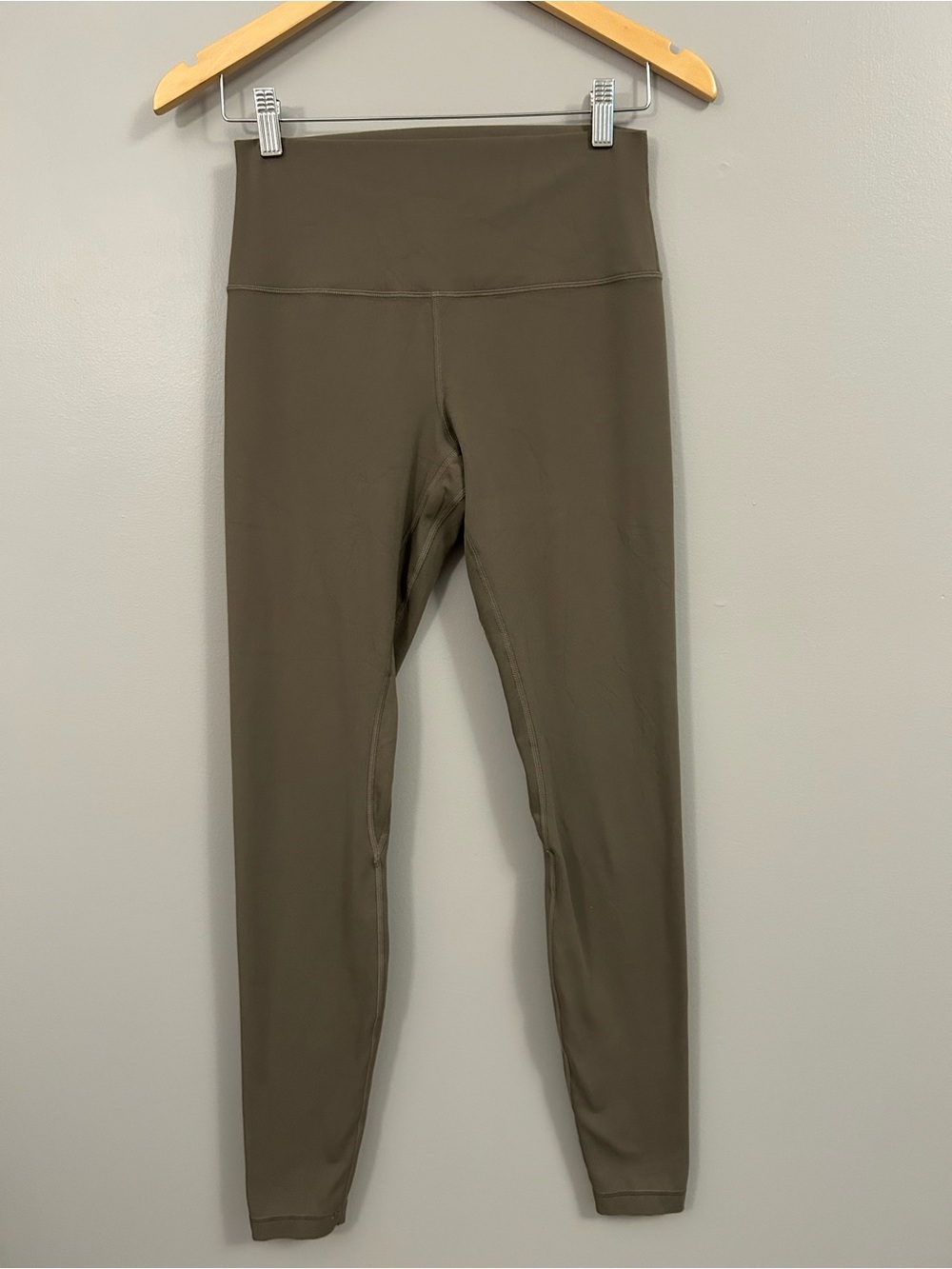 Lululemon Size 8 High-Rise Army Green Performance Leggings - Picture 3 of 7